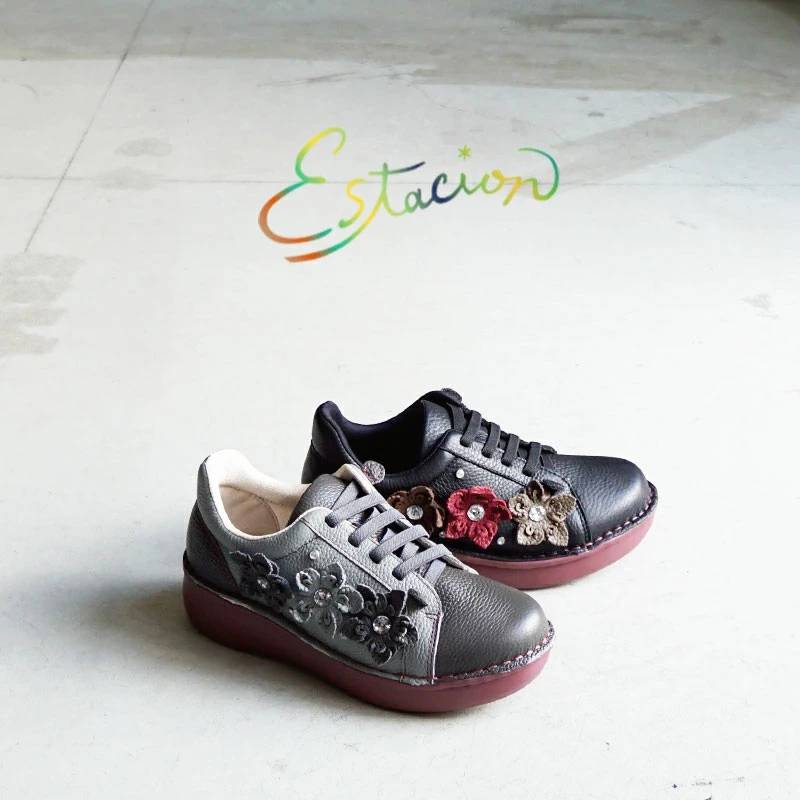 【当店目あたらしい】Estacion エスタシオンラインストーンフラワーモチーフレザースニーカー TF1822C