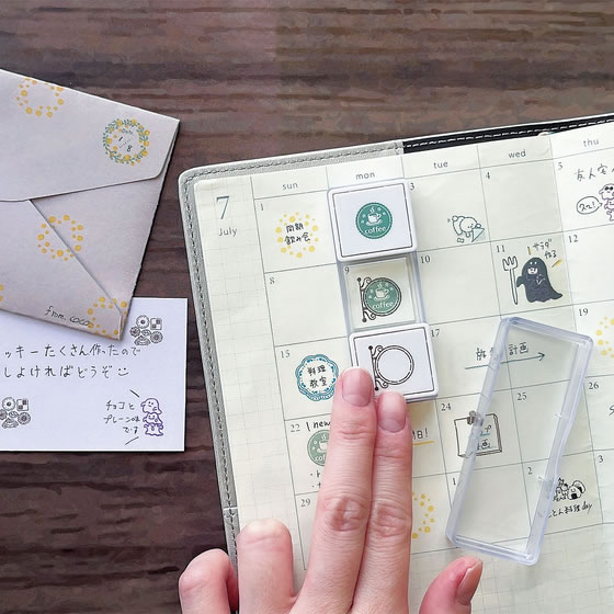Kutsuwa Hancoco Slide Stamp - Bread & Sleeping Dog