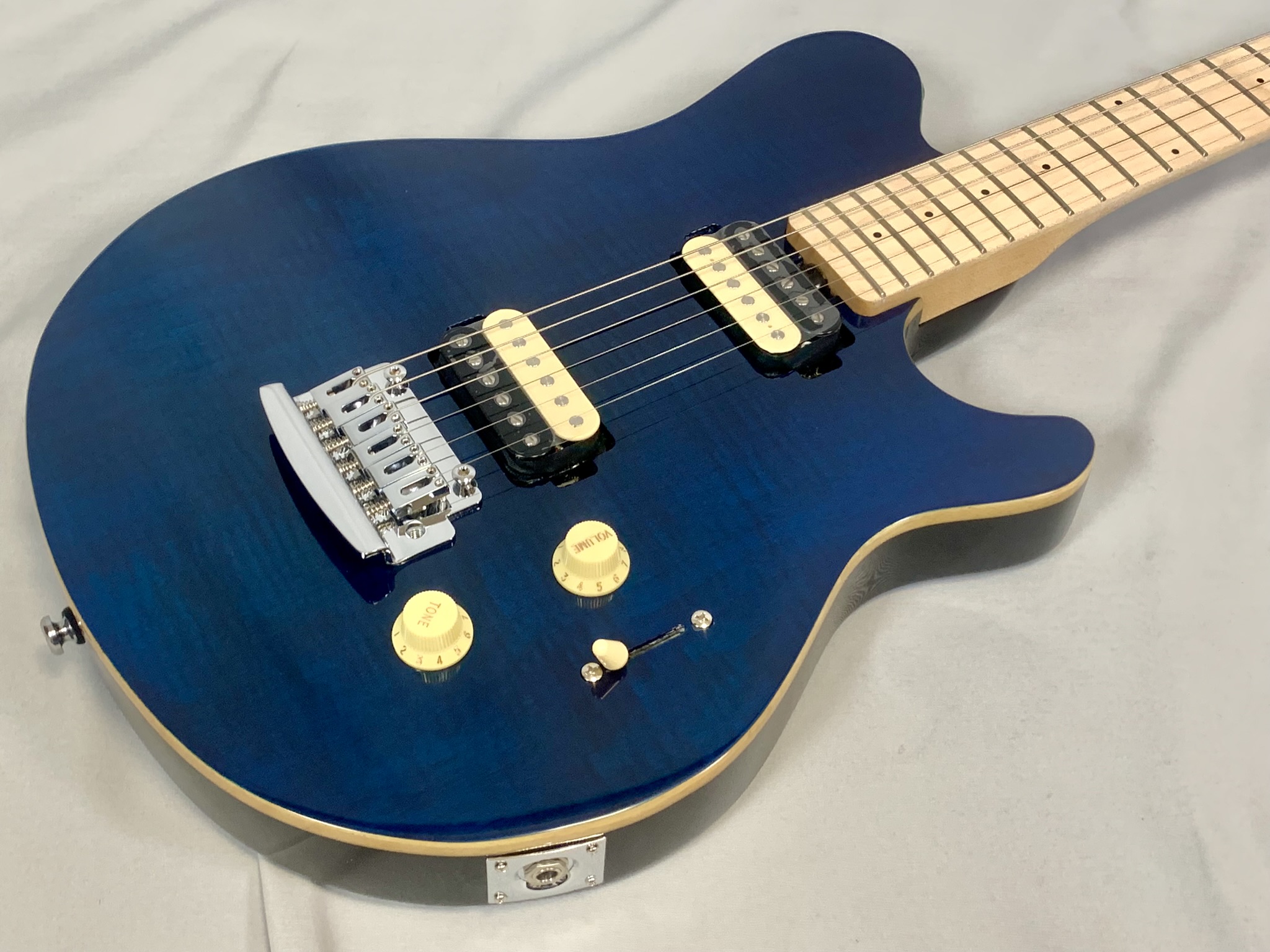 楽天市場】STERLING by Musicman SUB AX3FM-STP-M1 AXIS FLAME MAPLE