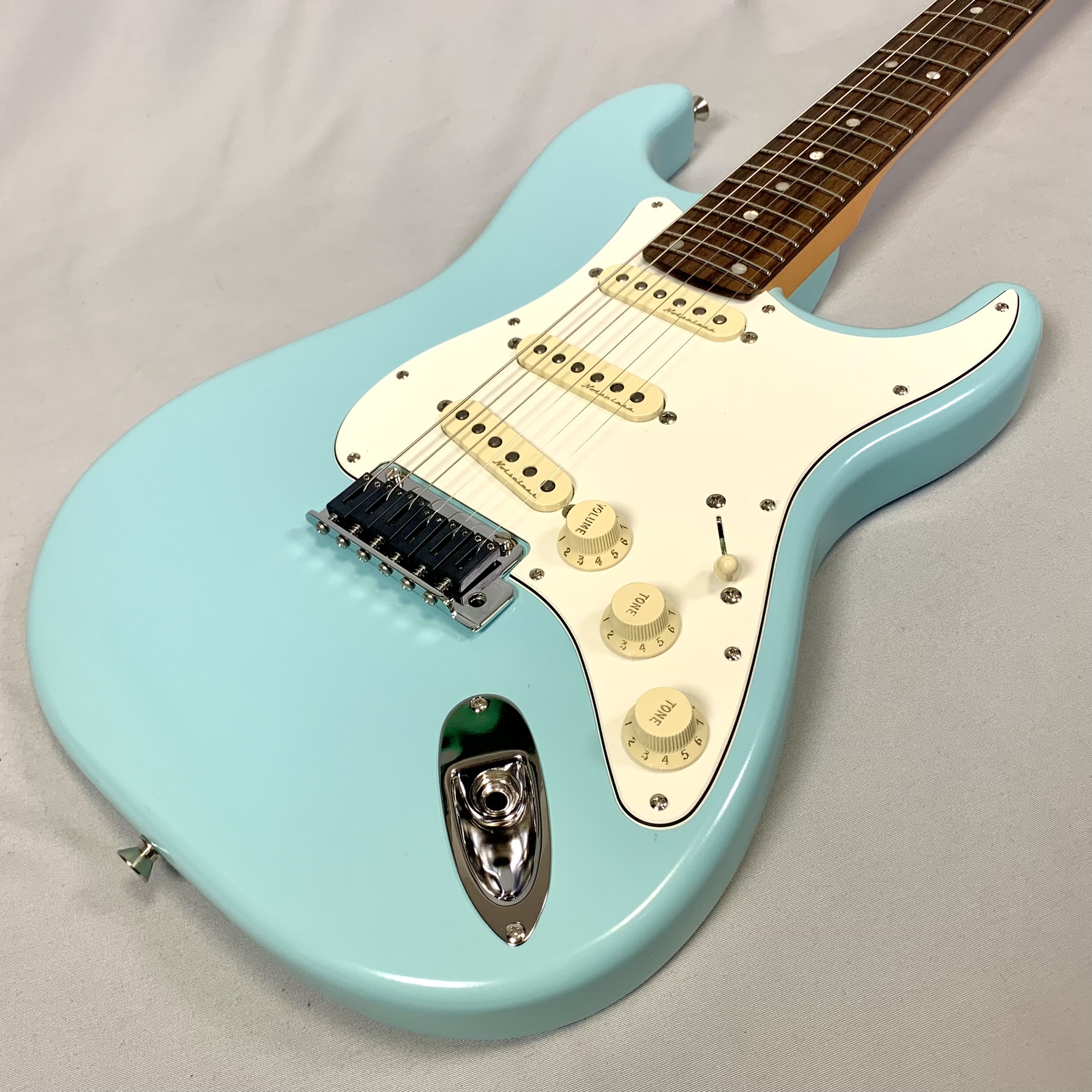 Fender Rei Stratocaster® R246, Rosewood Fingerboard, Rei Blu【日本製】 フェンダー レイ ストラトキャスター レイブルー【Made in Japan】 【Stage- Guitar】エレキギター 24フレット 青 水色 アーティストモデル シグネチャーモデル ギタリスト