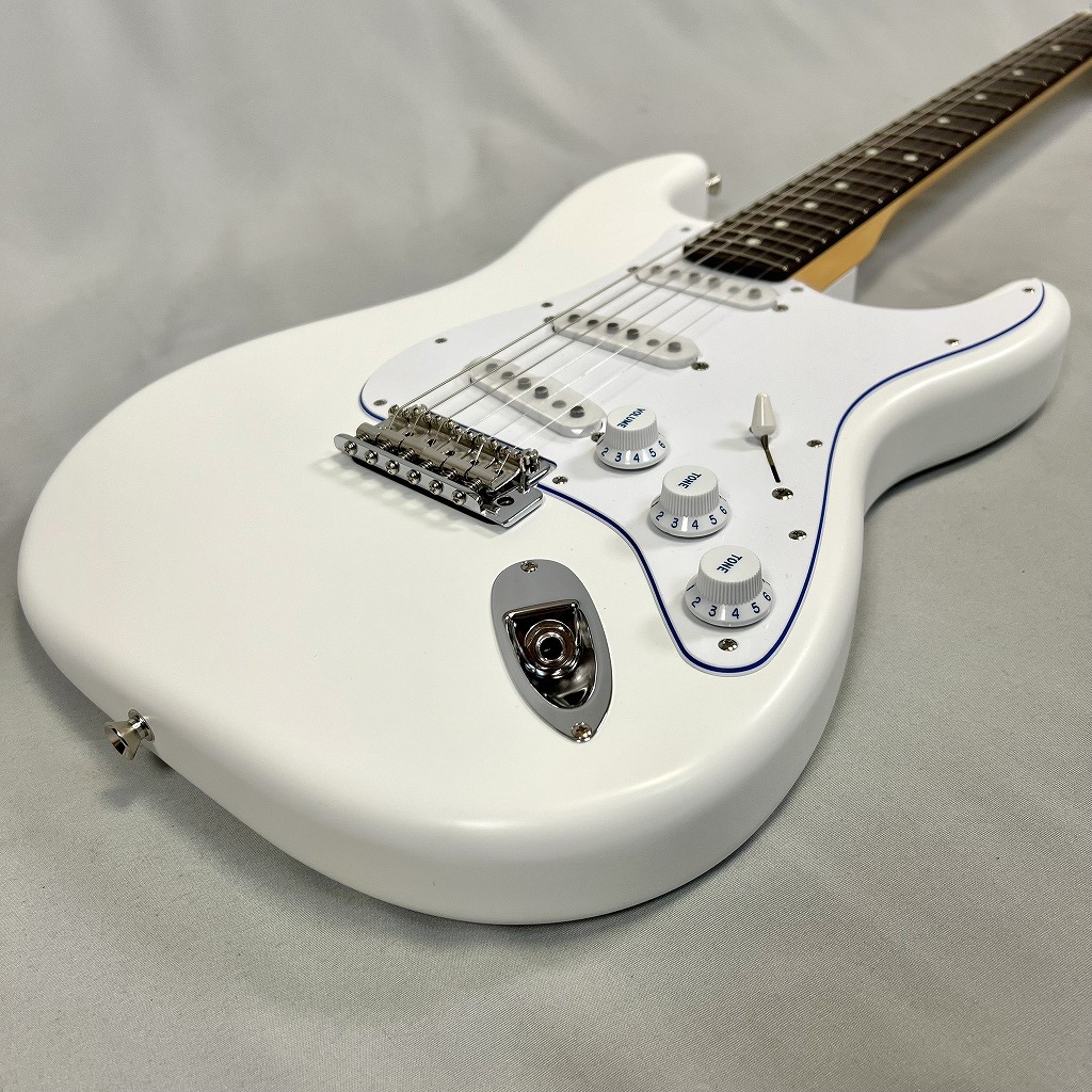 美品✧*。BUDKER'sエレキギター ストラトキャスタータイプ【現状品】 Amazon | BUSKERS BST-Standard PKW エレキギター初心者セット