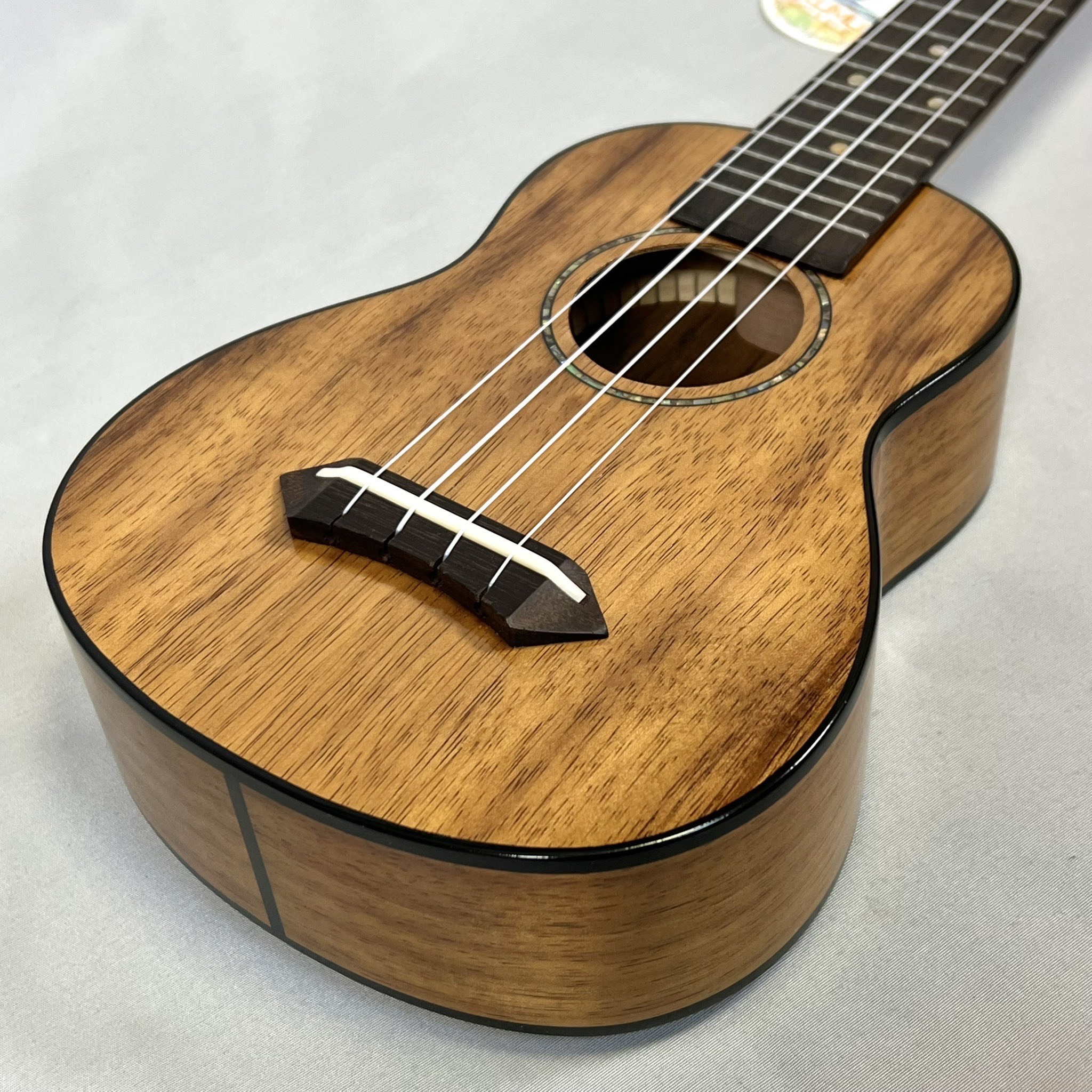 KUMU ukulele SQ34A Tuxedo Soprano クム ソプラノウクレレ コンサート・スケール タキシード・シリーズ 【Stage- Ukulele】