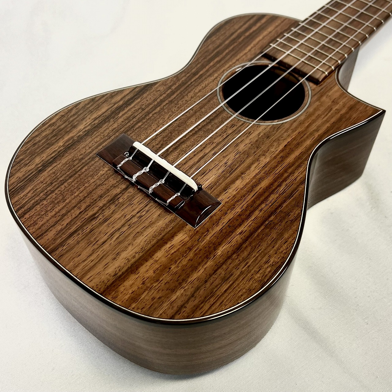 ASTURIAS SOLO UKULELE ROSEWOOD アストリアス ソロウクレレ ローズウッド 【Stage- Ukulele】カッタウェイ