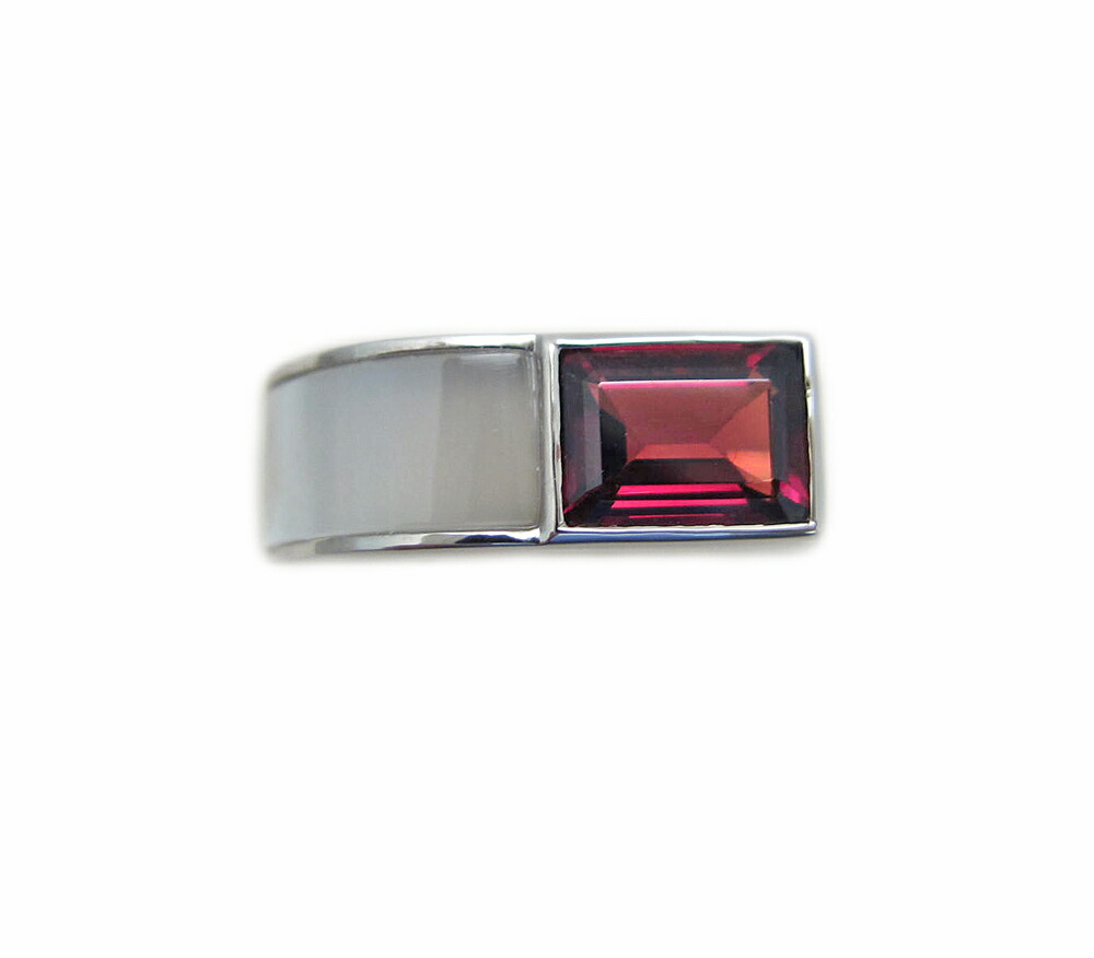 プラチナ ガーネット 白蝶貝 リング｜Jewellery SHIBATA