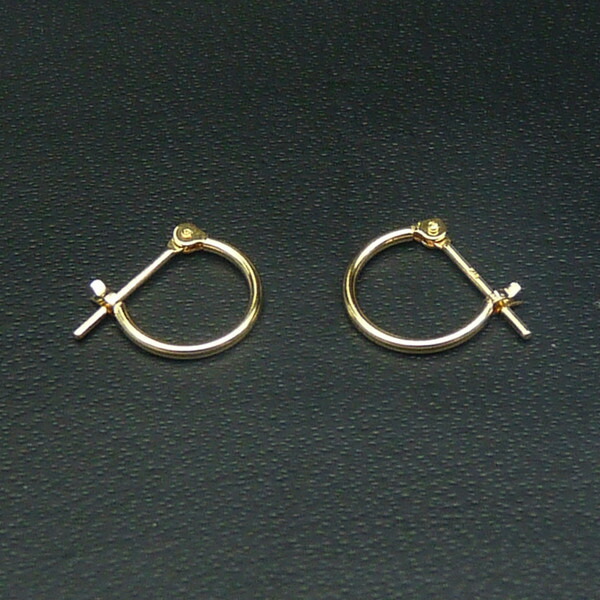 (2個ペア) K18 18金 k18ピアス イエローゴールドピアス レディース 定番 フープピアス 1mm&times;10mm　フープピアス 18k｜【tomatosarada】トマトサラダ