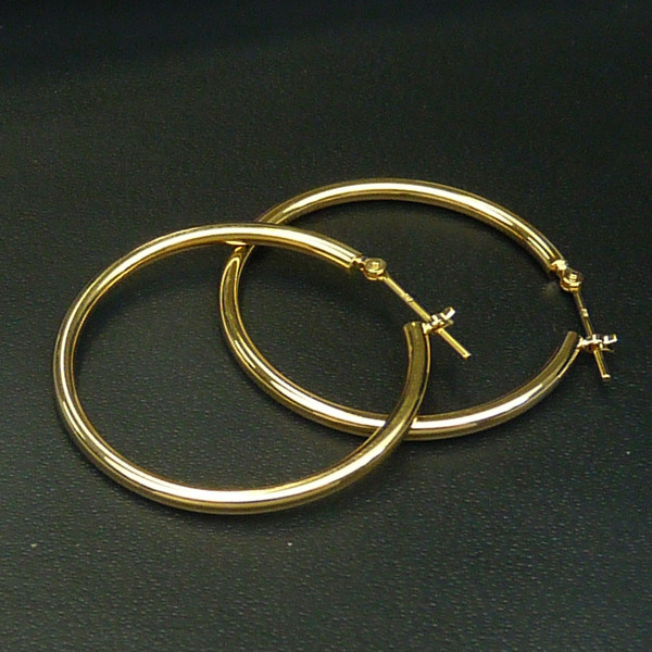 (2個ペア) K18 18金 k18ピアス イエローゴールドピアス レディース 定番 フープピアス 2mm&times;30mm　フープピアス 18k｜【tomatosarada】トマトサラダ