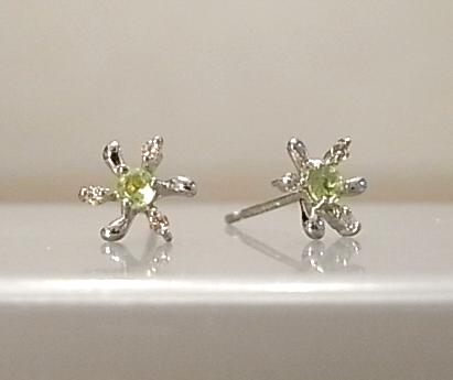 安い★ K14WG ペリドット ダイヤモンドピアス 0.03ct【smtb-tk】【tokai_gw_shippingfree0501】|宝石のエンジェル