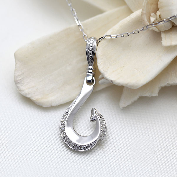 ネックレス レディース ペンダント PT100 (プラチナ10％) 釣り針 フィッシュフック ダイヤモンド 0.06ct リバーシブル 彼女 クリスマス ジュエリー ミル打ち プレゼント 記念日