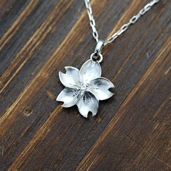 ネックレス レディース 桜 PT100 (プラチナ10％) ペンダント ダイヤモンド 0.02ct 彫刻入り つや消し チェーン K10WG 上品 プレゼント 記念日 誕生日 クリスマス プレゼント 彼女 恋人 ギフト 宝石 ジュエリー｜株）オーダーメイドジュエリーメイ