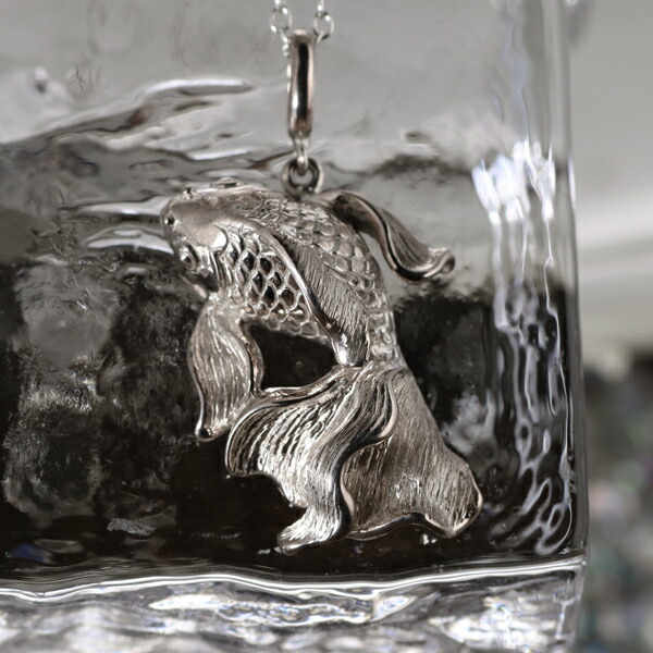 楽天市場】【K18イエローゴールド】【送料無料】18金製の金魚（小