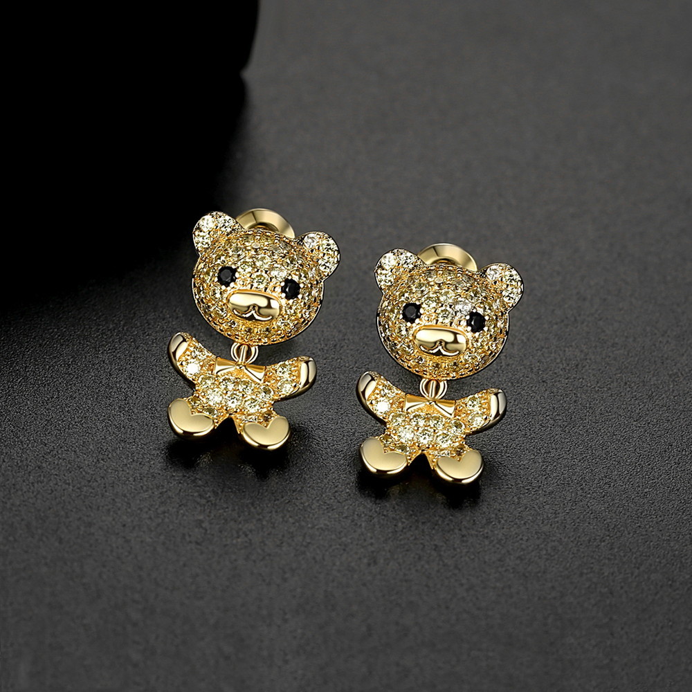 【先着300名様♪全品クーポンで60%OFF！】【送料無料】【10日間返品保証】 ピアス 両耳用 キュービックジルコニア ホワイト ピンク 真鍮 イエローゴールド スタッド 揺れる ゆれる 可愛い かわいい モチーフ テディベア クマ e18120813のご紹介