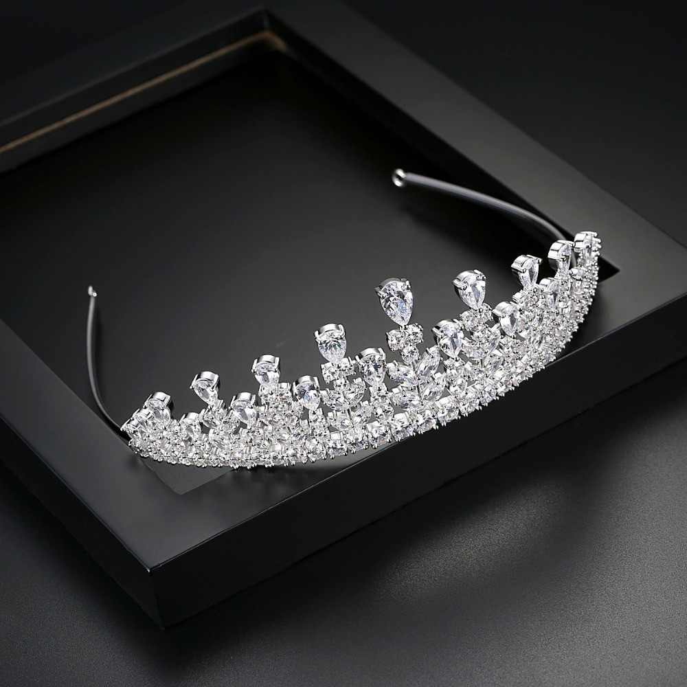 先着100名様60 Offクーポン配布中 10日返品保証 3ヶ月修理保証 送料無料 プチプラ ティアラ レディース キュービックジルコニア ホワイト 真鍮 シルバー 金属アレルギー対応 Tajikhome Com