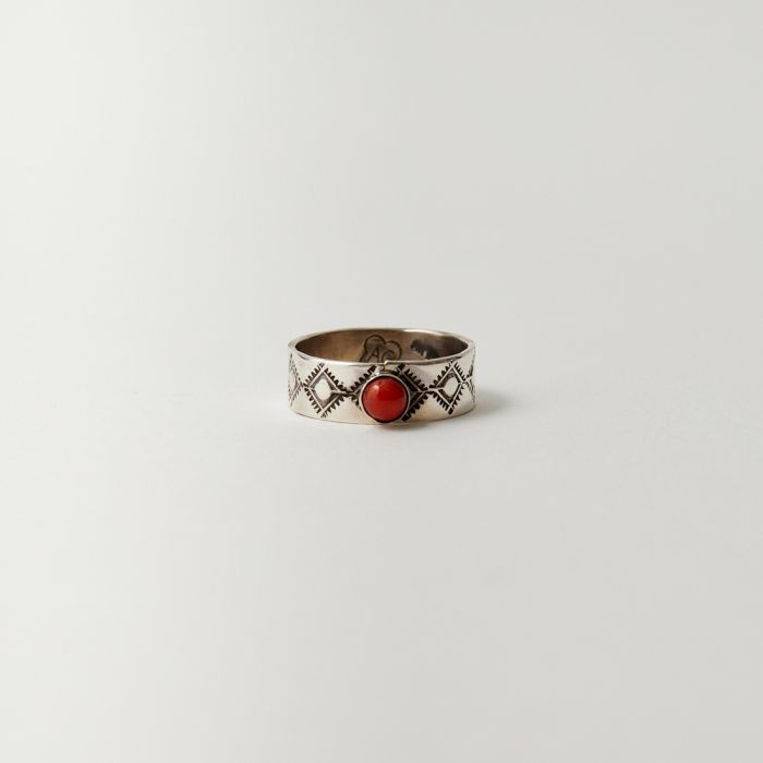 【貨物輸送無料】 Indian Jewelry 北米インディアン宝飾品 コーラル輪っか CORAL-RING メンズ 付属品 F しろがね色