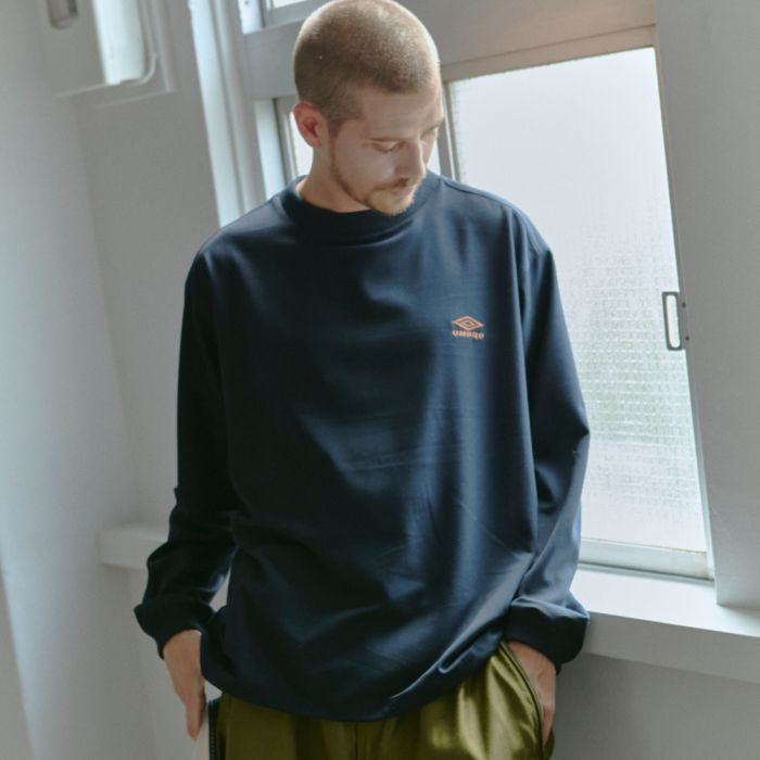 【店内全品貨物輸送無料】 UMBRO アンブロ 別注 ワンポイント刺しゅうロゴタイプ ドローコードスウェット KBT126-NK-PO2-MS-JF メンズ トップス 長袖 2025AW M-XL 全3色