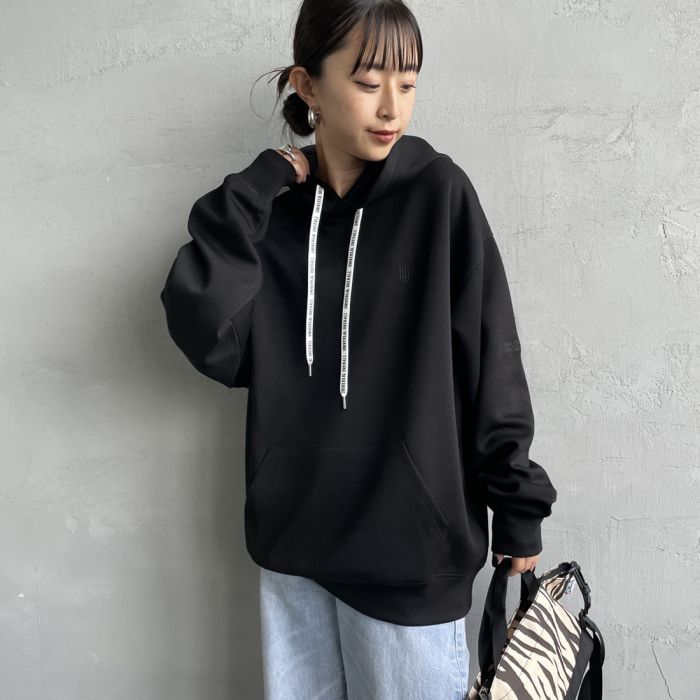 【店内全品貨物輸送無料】 UNIVERSAL OVERALL ユニバーサル大層らしい櫂 別注 ワンポイントロゴタイプ刺しゅう ポンチ絵 スウェットパーカー U2531230IN-JF レディース 長袖 2025AW S 全3色