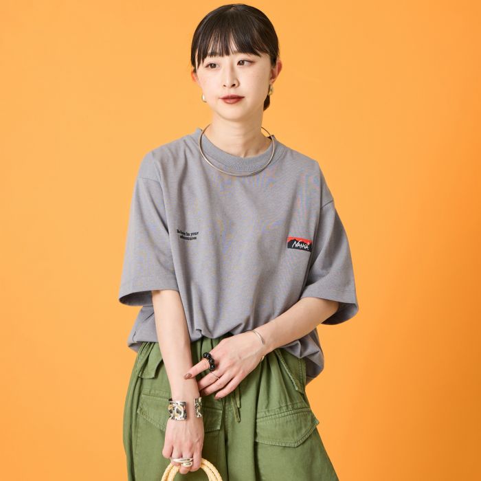 【店内全品貨物輸送無料】 JEANSFACTORY × NANGA ジーンズファクトリー × ナンガ 別注 ブランド名ロゴタイプ刺しゅう 遊撃手衣袂ティーシャツ NW26SS-JF3 レディース トップス 半袖 2026SS S 全3色