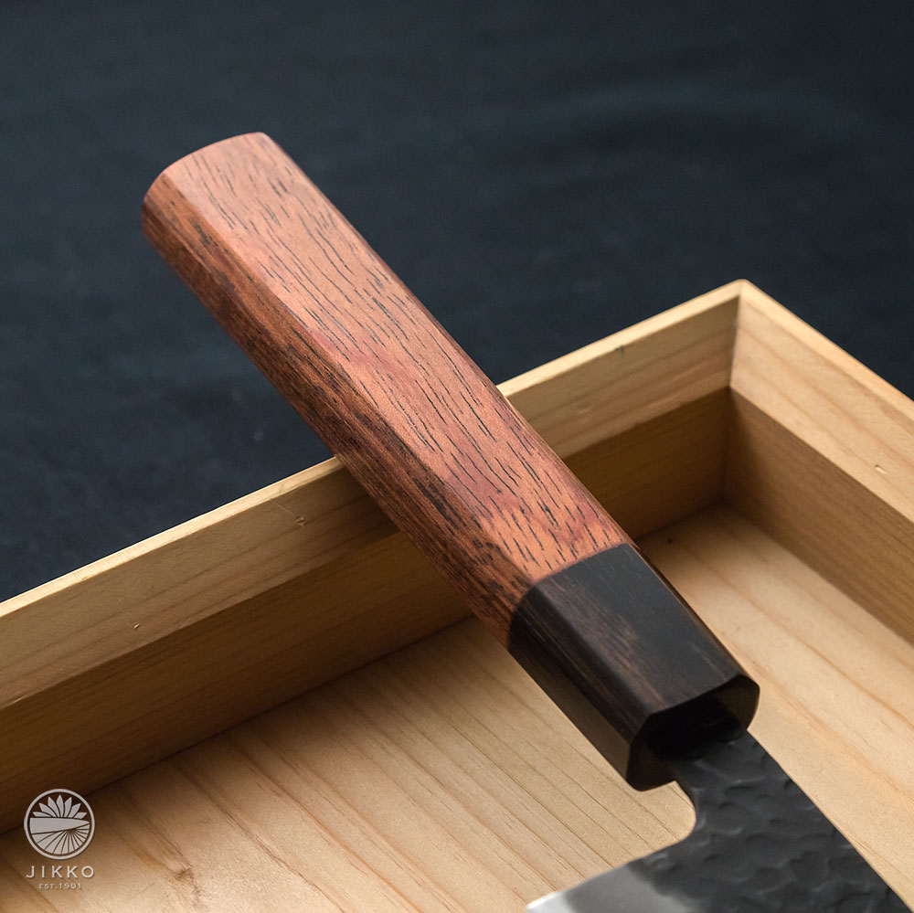 数々の賞を受賞 切付 黒打の表面がカッコイイ包丁 クレーター 牛刀 堺實光 じっこう 240 包丁専門 包丁 ナイフ Confitemarket Com