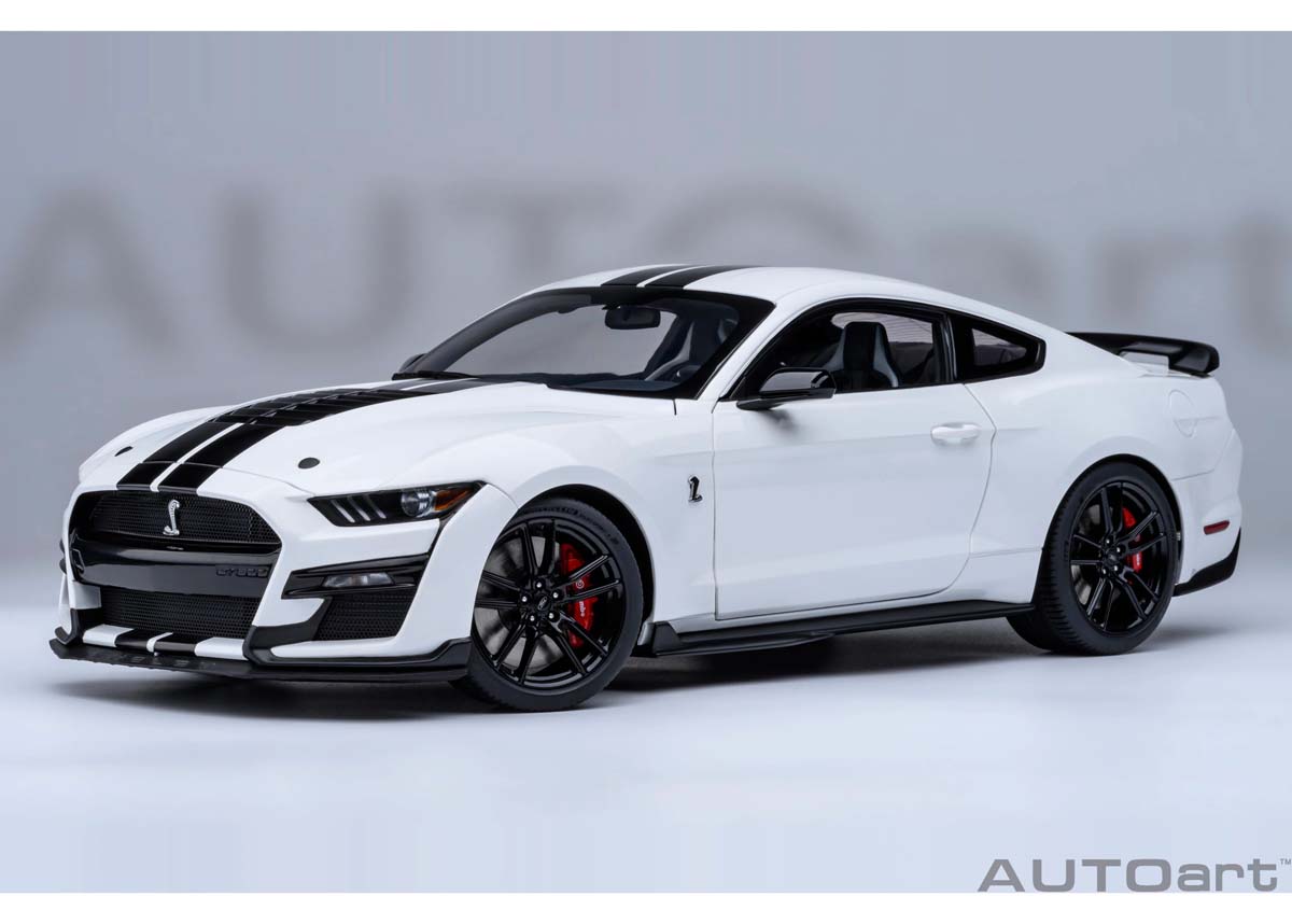 オートアート 1/18 フォード マスタング シェルビー GT500（ホワイト/ブラック・ストライプ）【73095】 ミニカー