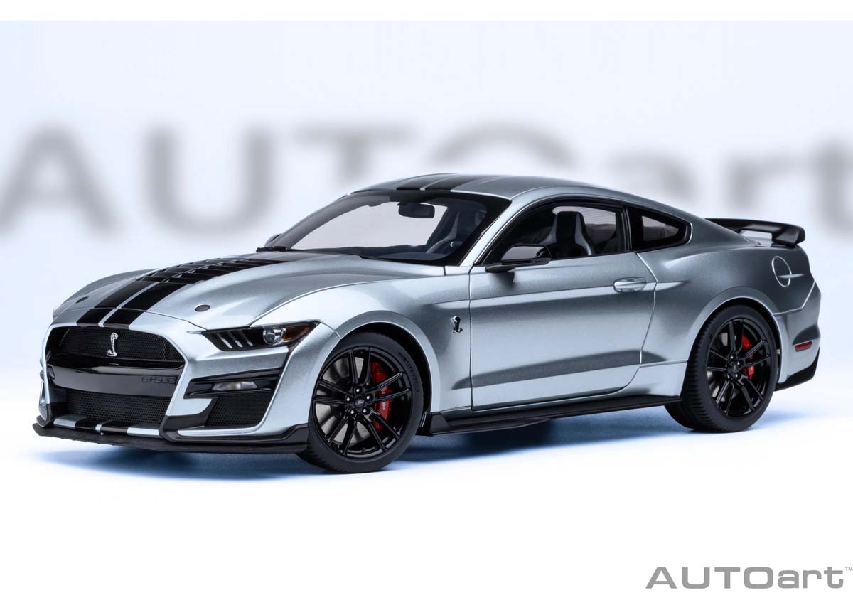 オートアート 1/18 フォード マスタング シェルビー GT500（シルバー/ブラック・ストライプ）【73096】 ミニカー