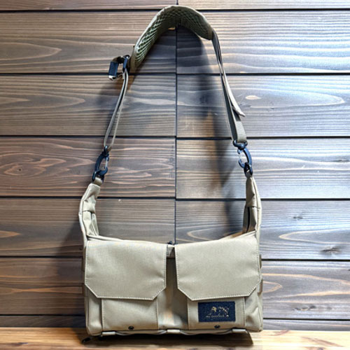 リーニア スクエアショルダー インベーダー (カーキ) MSB-71-KHAKI ライズファクトリー LINHA SQUARE SHOULDER THE INVADER|Joshin web 家電とPCの大型専門店