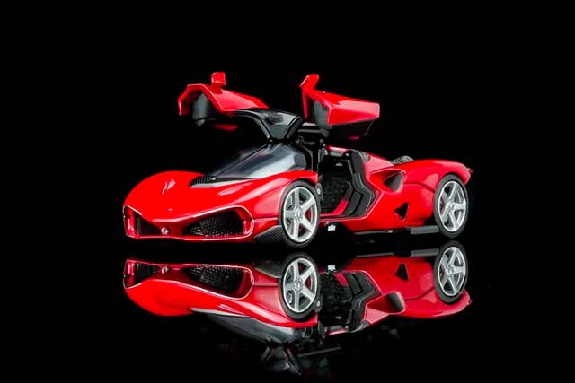 原動機へリックス 1/64 Nilu GILLES RED【M67004】 ミニカー