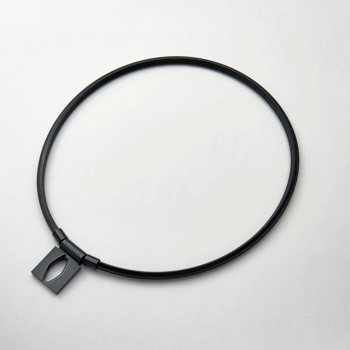 アングル アングル e. モデル 01 ネックレス（ブラック・サイズ：M 45cm） AE01NBM ANGLE　e.MODEL 01 NECKLACE [AE01NBM]