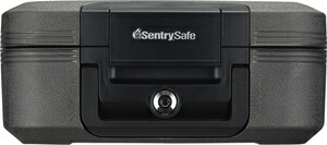 SENTRY 携帯型耐火・雨合羽蔵入り庫 CHW20201 SENTRY お水校正刷り CWつづき物 [CHW20201]