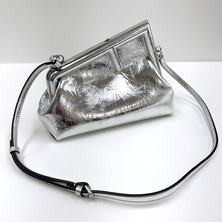 【中古】FENDI フェンディ ファースト・スモール・2WAYショルダーバッグ シルバー×シルバー金具 レザー 8BP129