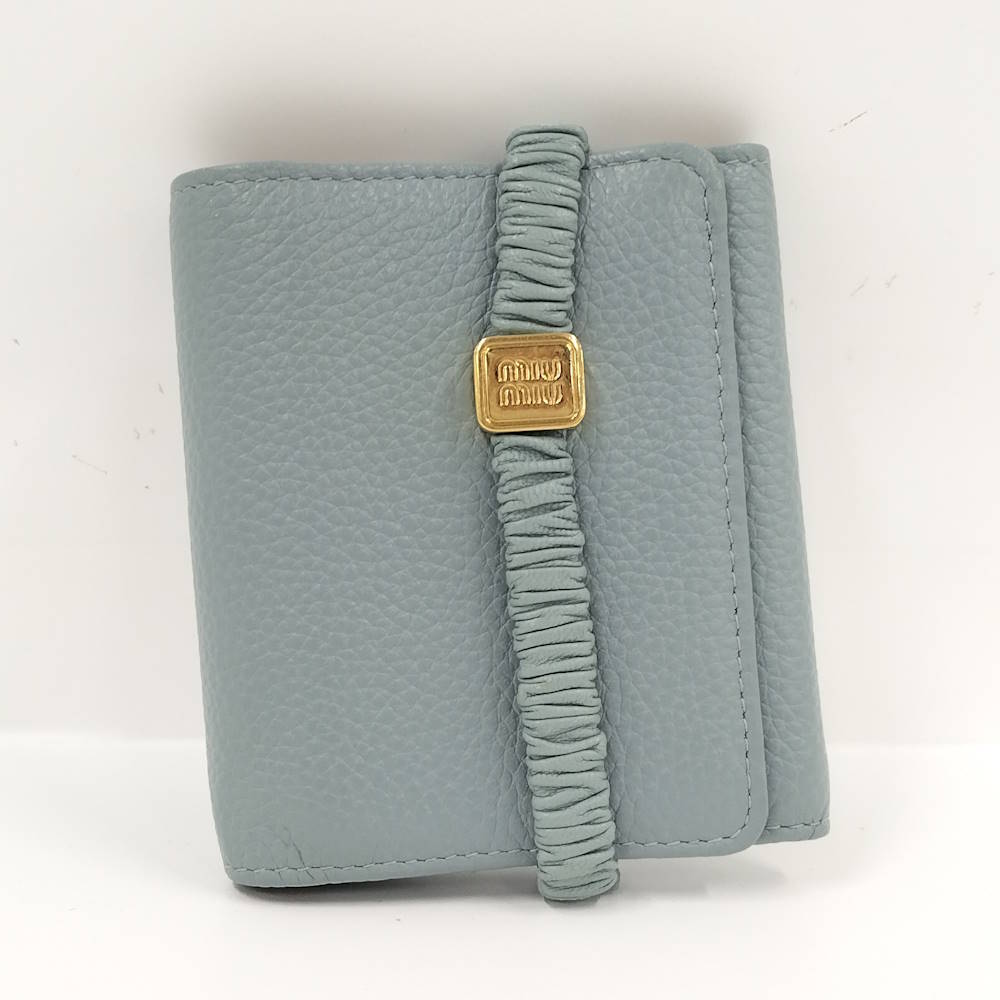 【中古】MIU MIU なめし革ダンス楽隊付き添い人 三つ折り紙入れ なめし革 青味 5MH051