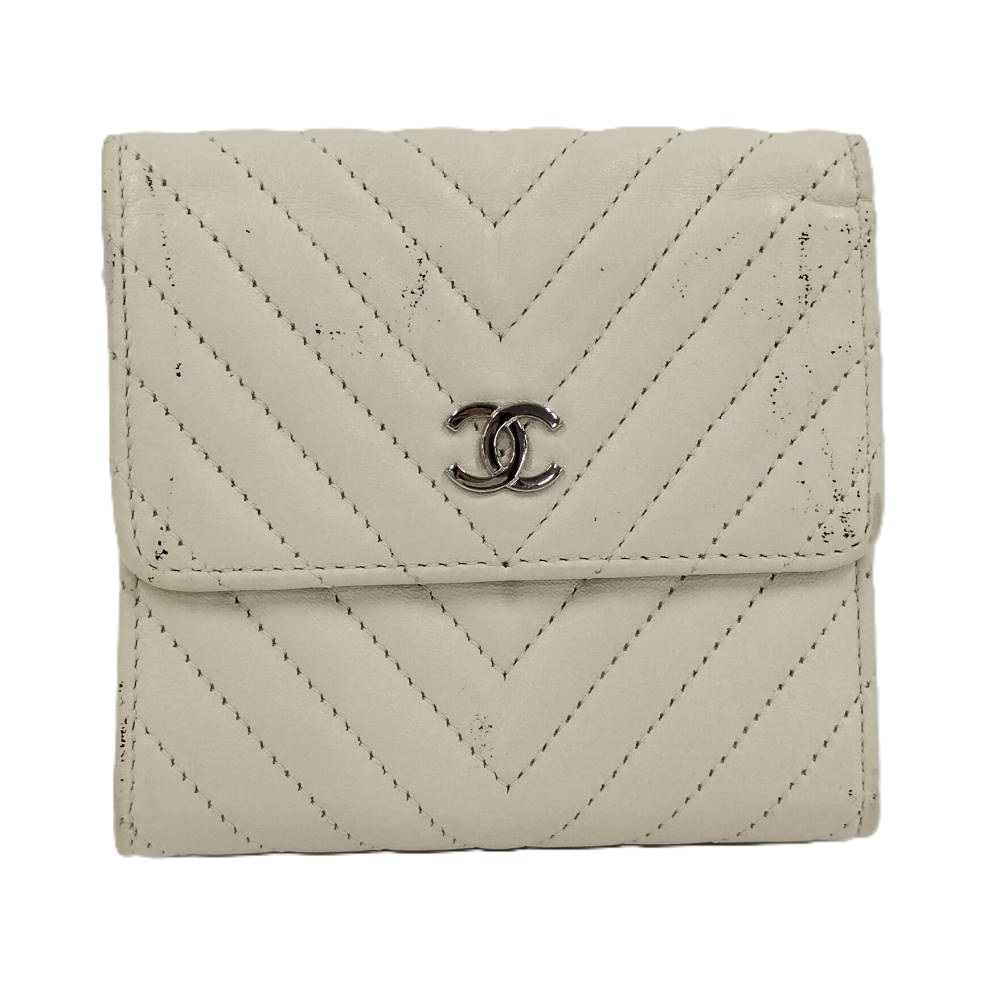 【中古】CHANEL シェブロン Vステッチ 3つ折り財布 レザー アイボリー｜JJcollection
