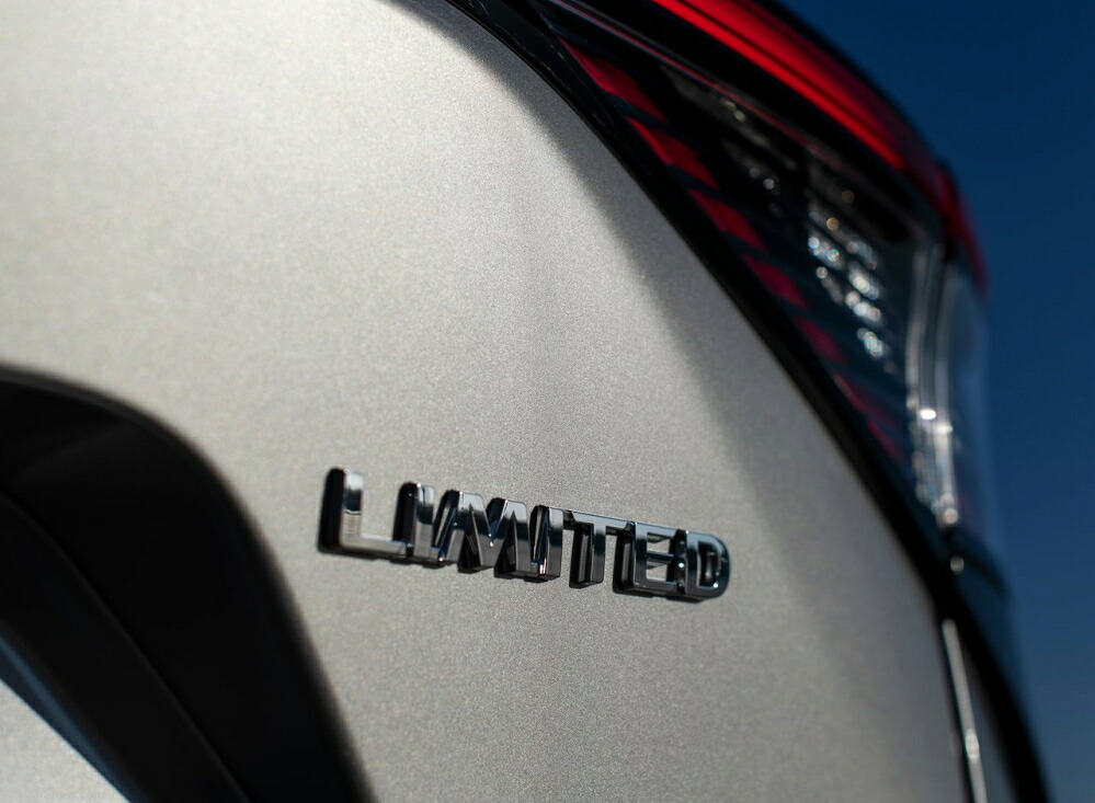 bZ4Xに トヨタ純正エンブレム リヤ右「LIMITED」文字 bZ4X