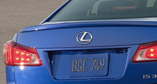 【20系LEXUS IS】リアセンター「Ｌ」マーク エンブレム 海外仕様純正部品