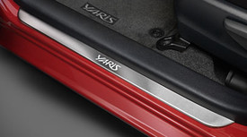 【90系ベルタ】「YARiS」ロゴ入り ドアシルエンハンスメント ドア4枚分セット 海外仕様純正アクセサリー|jlkjshop