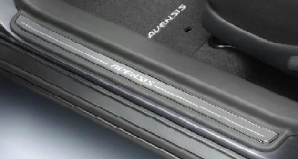 【250系アベンシス】「AVENSIS」ロゴ入りアルミニウムスカッフプレート 前席用ドア２枚分セット 海外仕様純正アクセサリー 26,520円