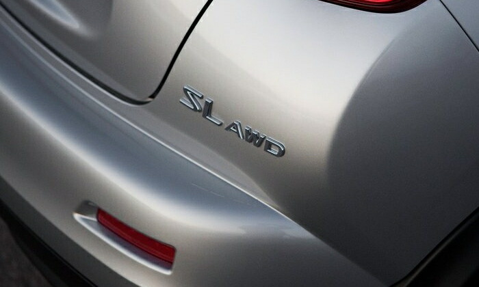 【F15系ジューク】リア右「SL AWD」文字 エンブレム 海外仕様純正部品