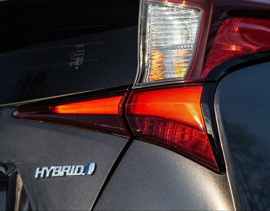 現行型後期プリウス用 トヨタ純正エンブレム リア右上「HYBRID」文字