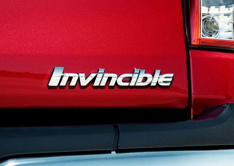 【120系トヨタ ハイラックス】「Invincible」文字 エンブレム ３ピースセット（リア右下＆両サイド） 海外仕様純正部品｜jlkjshop