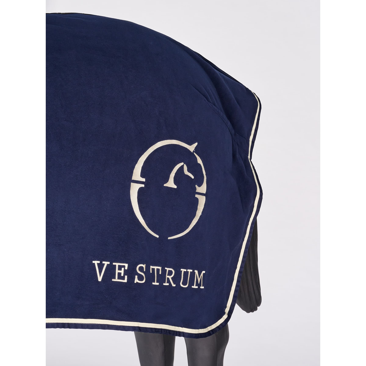 乗馬 馬着 Vestrum 乗馬 マスタード Vestrum パイル ラグ 乗馬用品 乗馬用品 馬具 乗馬用品専門店ジョセス吸湿性が高く ソフトでなめらかなパイル地をセレクトして仕立てた馬着はレッスンや競技会の後に馬 を ドライ な状態に保つのに最適 確かな品質を誇るブランド