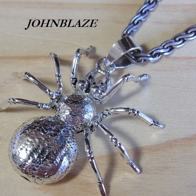 Bizarre ブラス スカル シルバー 蜘蛛の巣 ペンダントネックレス Bizarre ブラス スカル シルバー 蜘蛛の巣 ペンダントネックレス