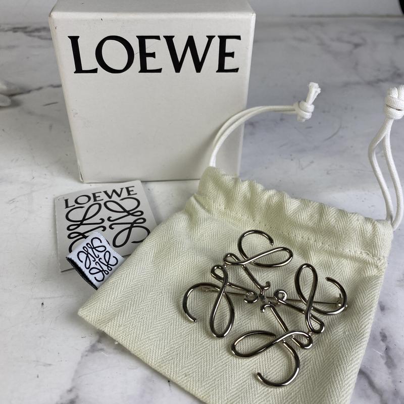 【正規タグ付】LOEWE ゴールド ブローチ 楽天市場】ロエベ LOEWE アナグラム ブローチ ゴールド 11125020