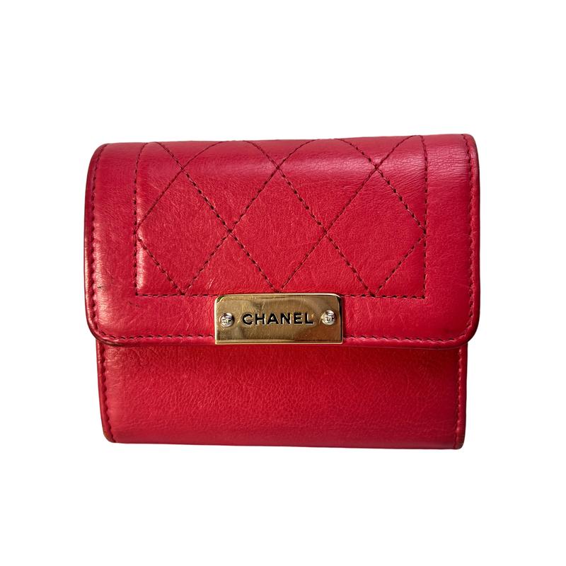 【最終局面懲らしめるSALE】CHANEL シャネル マトラッセ  なめし革 三つ折り紙入れ サクラ色 A-11943