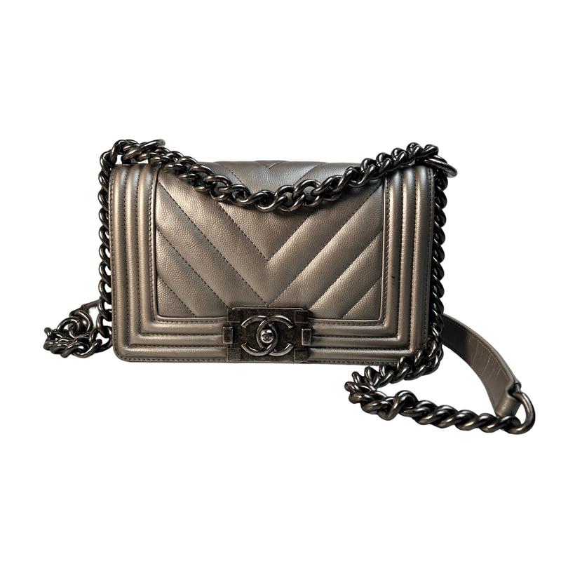 CHANEL シャネル 男の子シャネル ココマーク なめし革 ショルダーバッグ しろがね色 A-12629