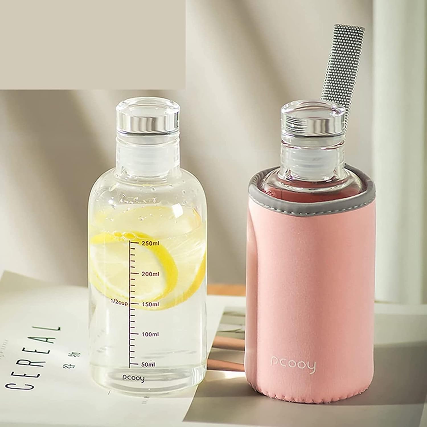 スポーツボトル 水筒 300ml ガラスコップ 目盛り付き ウォーターボトル クリアボトル 直飲み 耐熱 超軽量 男女兼用 耐衝撃性 耐久性 夏用 旅行 ジム スポーツ 自宅 携帯 牛乳豆乳の加熱 電