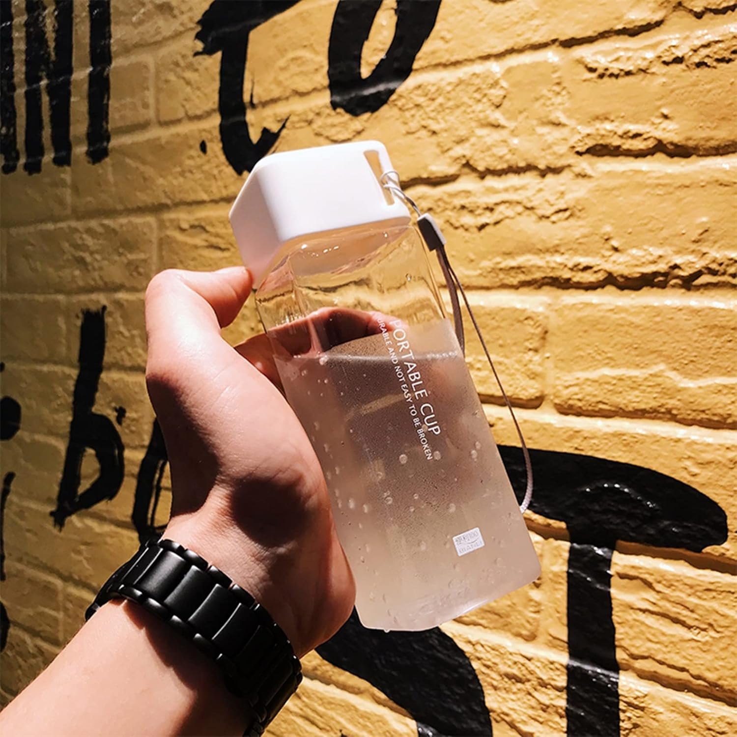 ミニ 300ml ウォーターボトル スクエア 水筒 耐? プラスチック ティーボトル 耐冷耐熱 クリア 蓋付き 洗いやすい 漏れ防止 給水 お茶入れ 耐衝撃性 ぼとる ストラップ 夏用 旅行 ジム ス