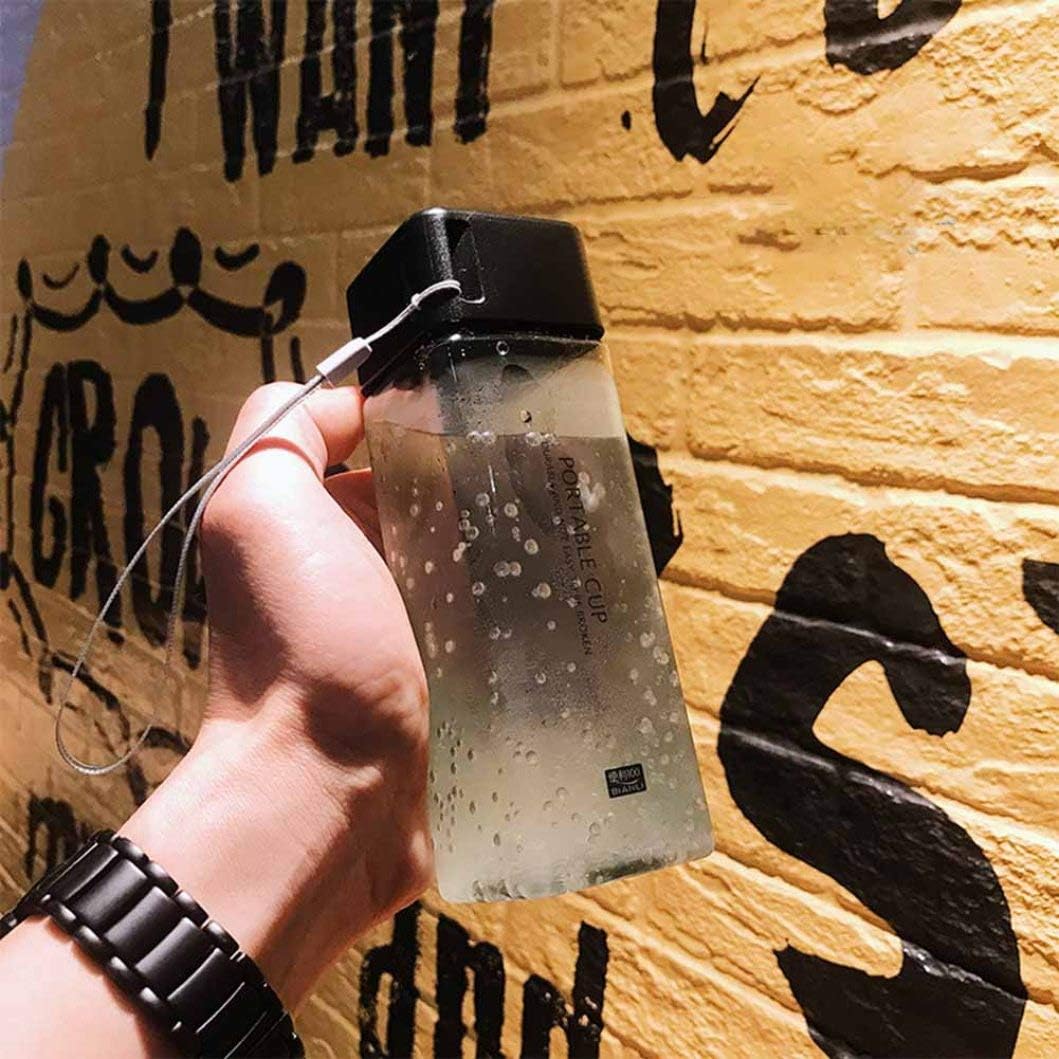 吸い筒ミニ お水瓶 ミニサイズ ミニ瓶 方形 四辺形 澄み切った 300ml マグボトル 直飲み 愛くるしげ 今めかしい 手提げ付き添い人 スケーター 流行り物 可塑性物質 サクラ色 緑であること 青色