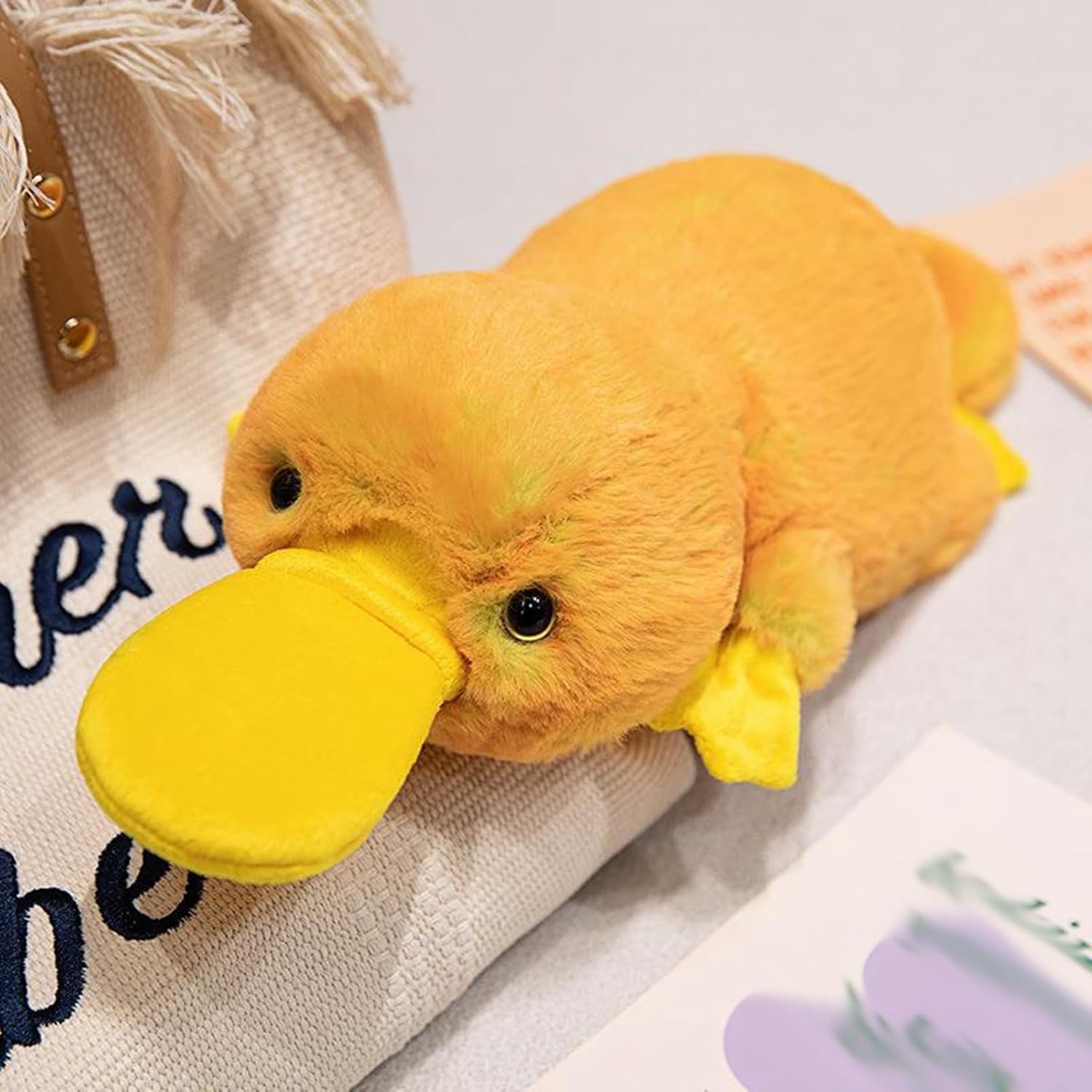 ぬいぐるみ アヒル口獣 縫いぐるみ 可愛い 萌え萌え 癒し系 もこもこ PP綿 やわらかい 軽量 抱き枕 家族 友達 バレンタインデー お祝い 誕生日 クリスマス ギフト イエロー 45cm