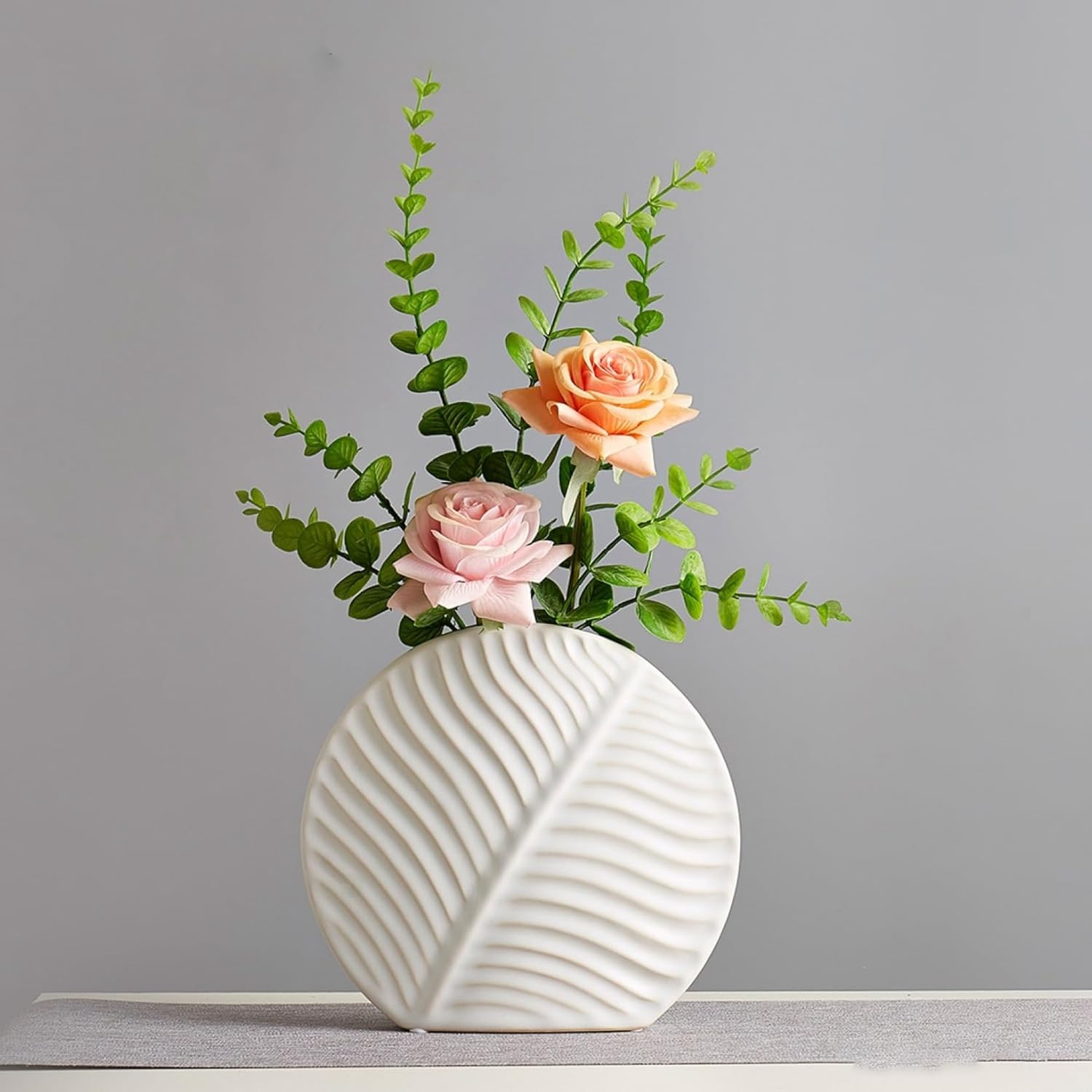 フェイクフラワー 陶器花瓶付き 造花セット 水やり不要 枯れない アートフラワー フラワーアレンジ シルクフラワー 観賞植物 INS風 北欧 おしゃれ リビング 玄関 テレビ台 店舗 卓上 飾り 置物｜Libre777