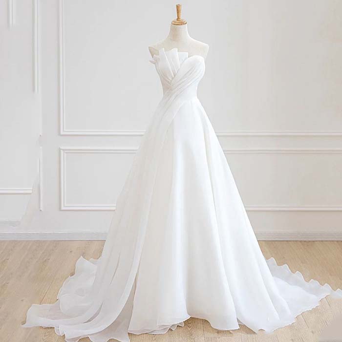 ウエディングドレス トレーンドレス 結婚式ドレス 花嫁ドレス 二次会 花嫁 ドレス 白 二次会ドレス 編み上げタイプ レディース ドレス 前撮り 後撮り 披露宴 結婚式 演奏会 発表会 海外挙式ドレス 送料無料