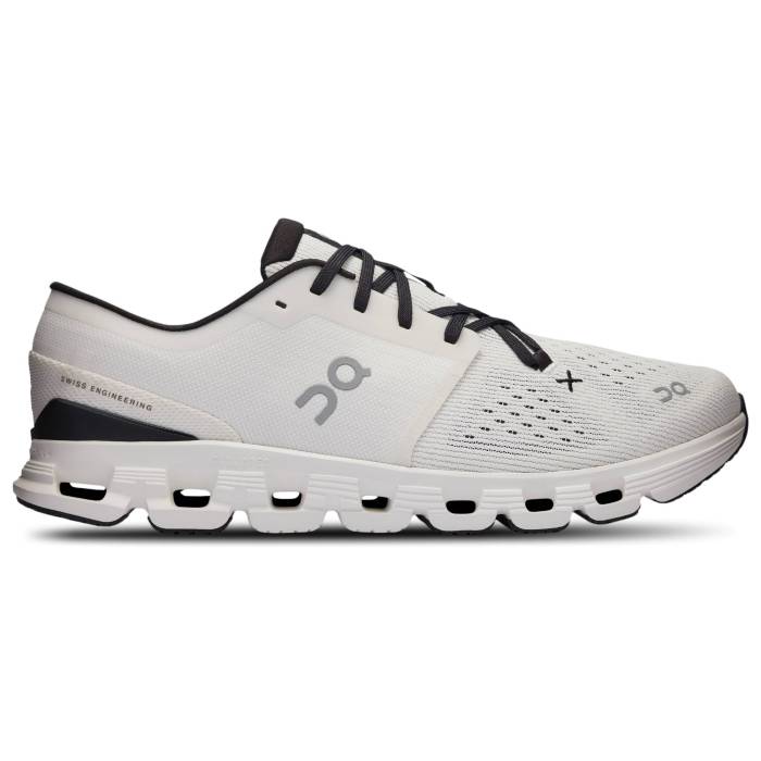 オン On 【 Cloud X 4 Men\u0027s Black/White 】 メンズ 黒いこと 黒いこと 白いこと 白いこと