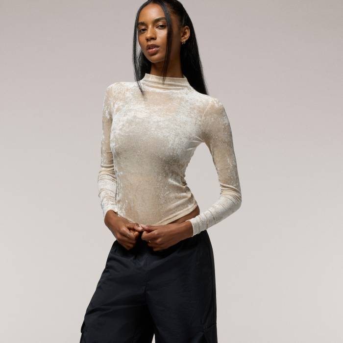 Cozi 【 Ruched Mesh Top With Flocking Women\u0027s Parchment 】 レディース